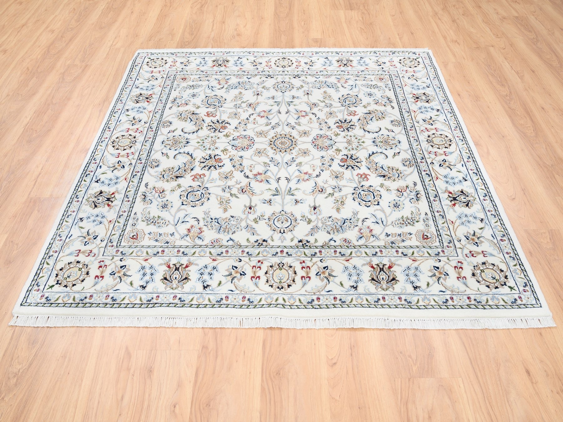 Traditional Rugs LUV565101
